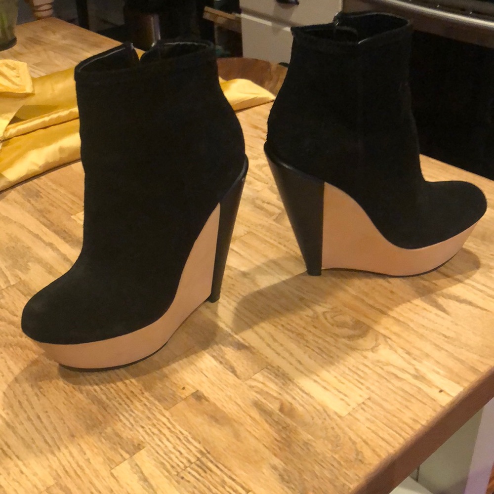 Kelsi dagger booties size 6